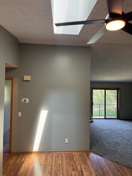 Building Photo - 11139 Edgewood Cir N