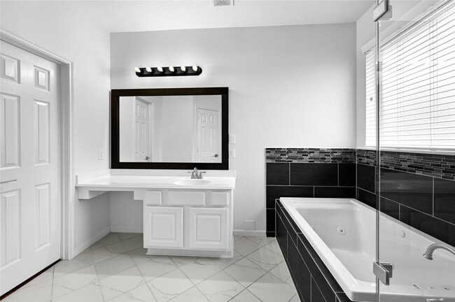 Building Photo - 7531 Oakwood Canyon Dr