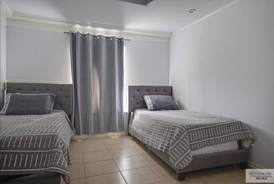 Room 3 - 6975 Santos Gutierrez