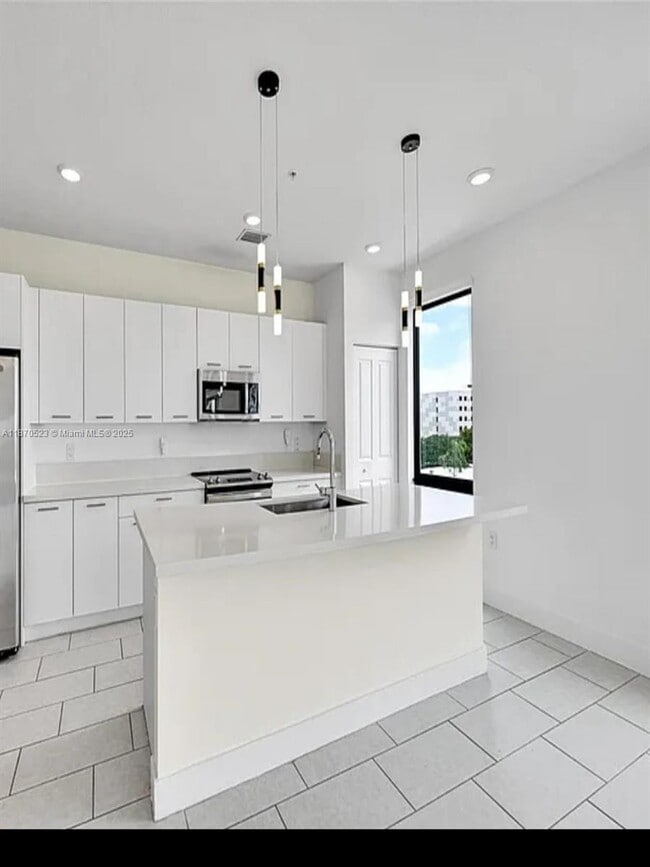 Building Photo - 8167 NW 41st St