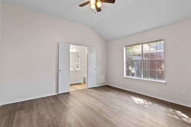 Building Photo - 806 Kalanchoe Ct