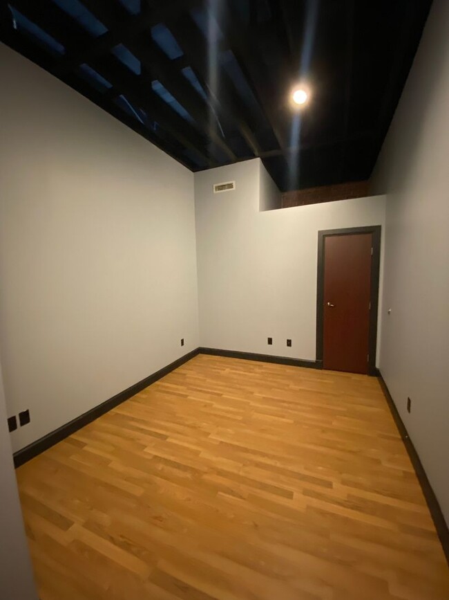 Building Photo - Beautiful Downtown Springfield Loft