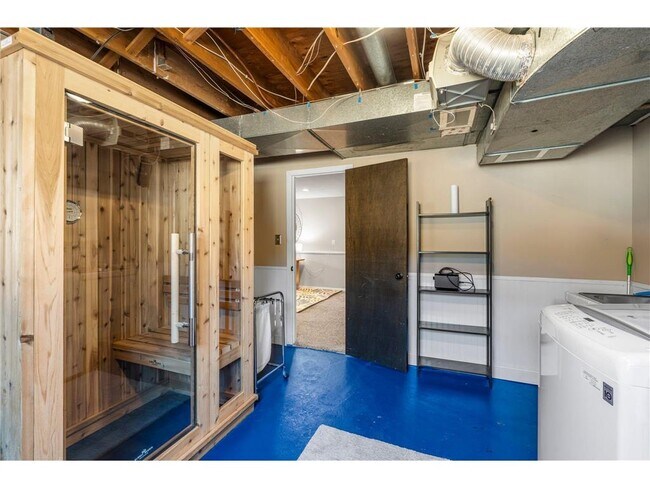 Building Photo - 540 Orchid Ln N