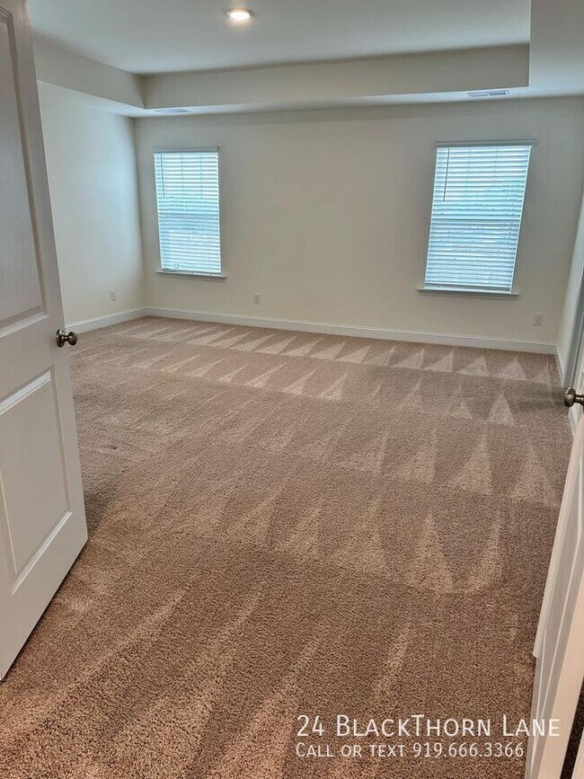 Building Photo - 24 Blackthorn Ln