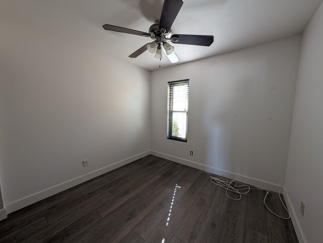 Building Photo - Los Prados Townhome with in unit laundry