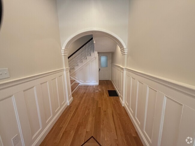 Building Photo - 1726 Beacon St