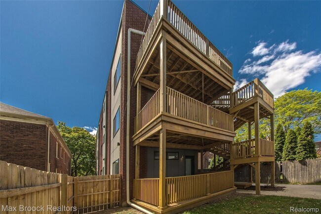 Building Photo - 4530 Commonwealth St