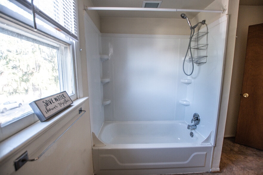 UNIT B BATHROOM - 813 N Market St