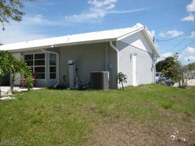 Building Photo - 6143 Hester Ave