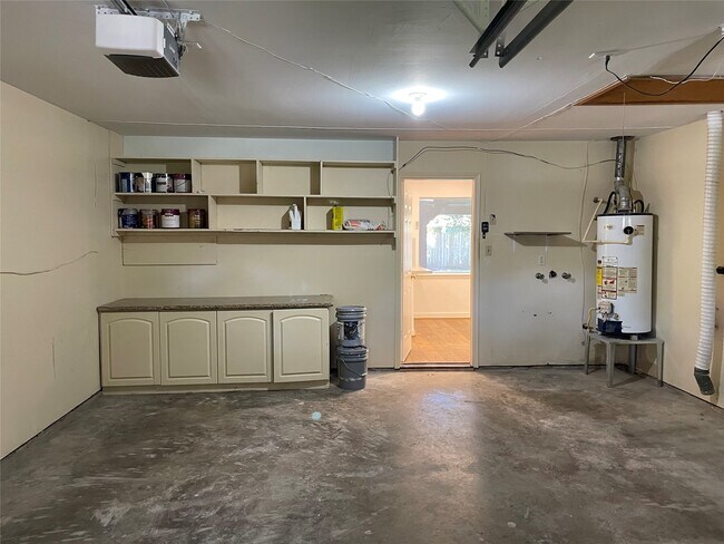 Building Photo - 5518 Indigo St