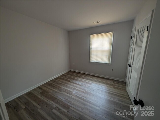 Building Photo - 6542 Rosecran Dr