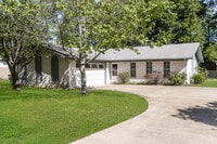 Building Photo - 896 Hacienda Dr