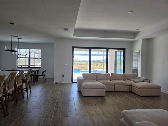 Building Photo - 18334 Ridgeline Dr