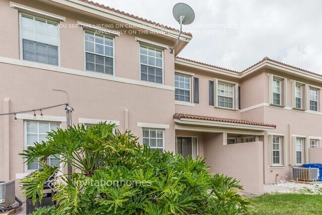 Building Photo - 251 Las Brisas Cir