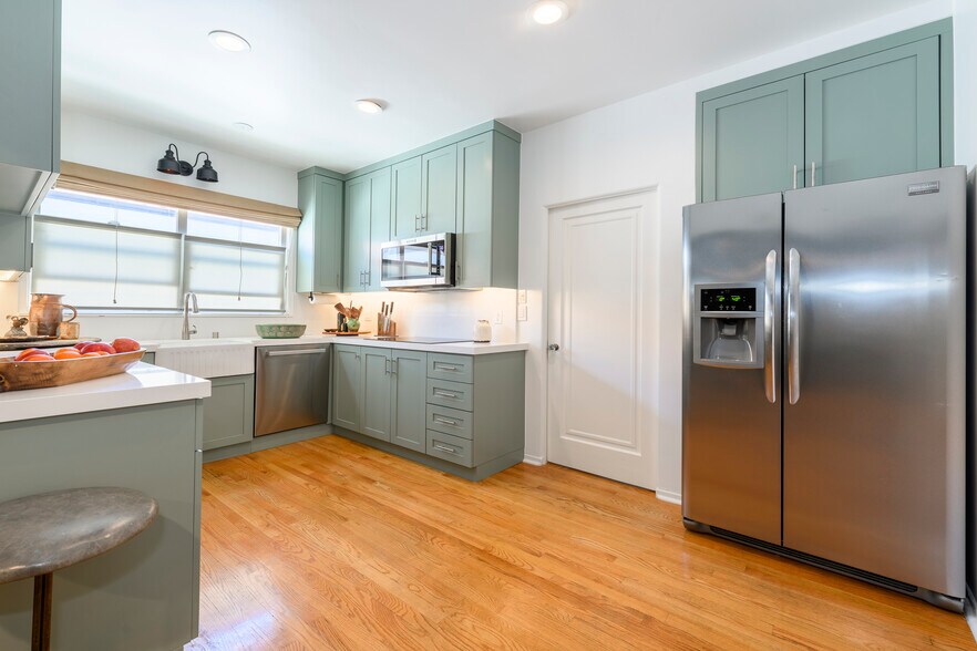 Kitchen - 148 S Orange Dr