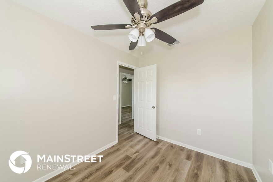 Building Photo - 316 59th Ave Terrace W