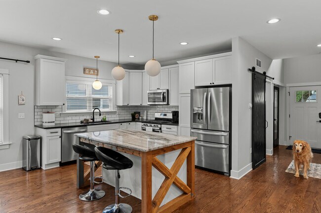 Building Photo - 718 N Alexander Ave