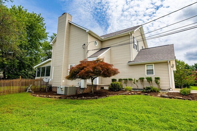 Building Photo - 8807 Ryegate Dr