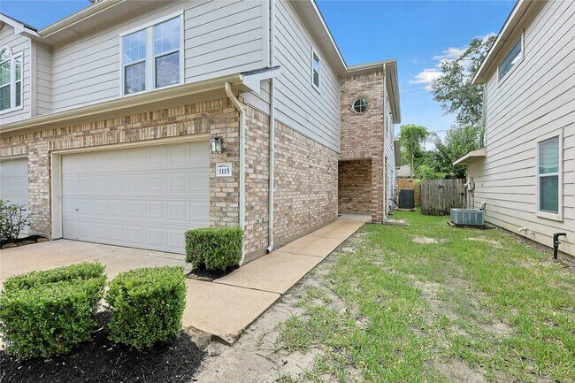 Building Photo - 1115 Eden Park Ln