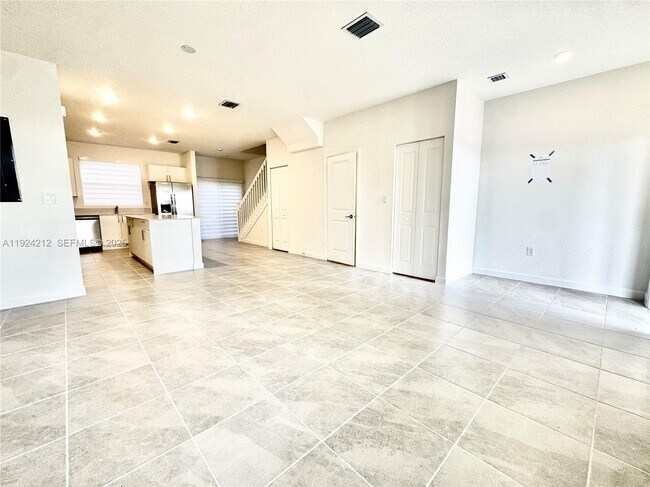 Building Photo - 1116 SE 3rd Terrace