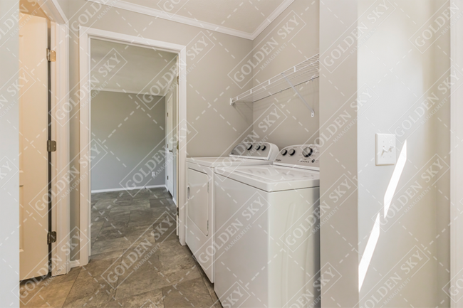 Building Photo - 800 W 15th St