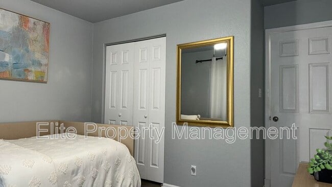 Building Photo - 1150 S Los Charros Dr