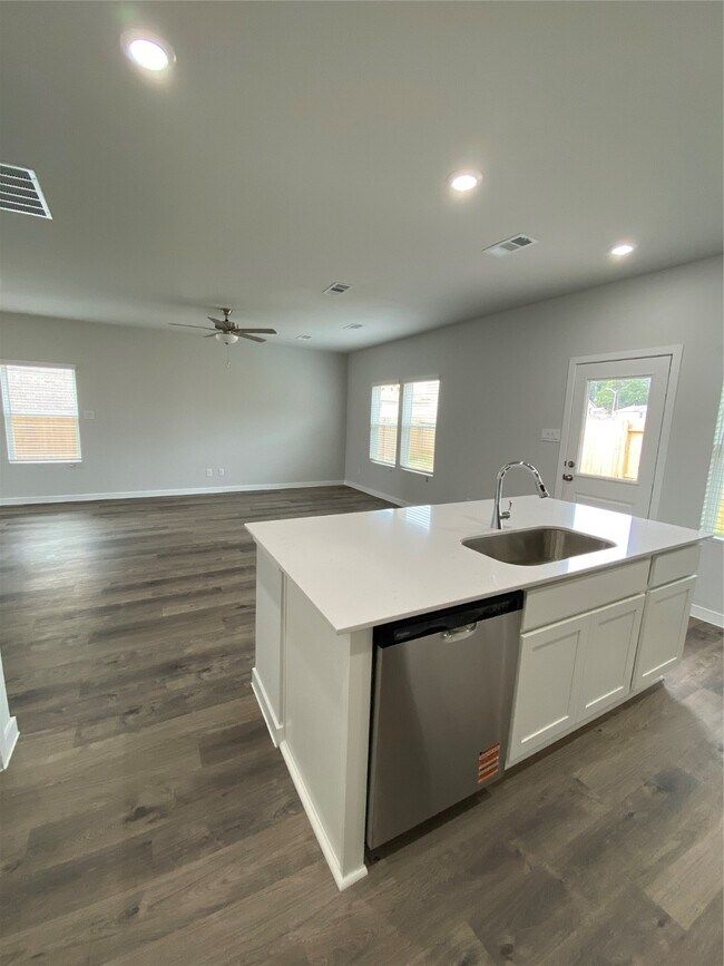 Building Photo - 122 Alset Dr