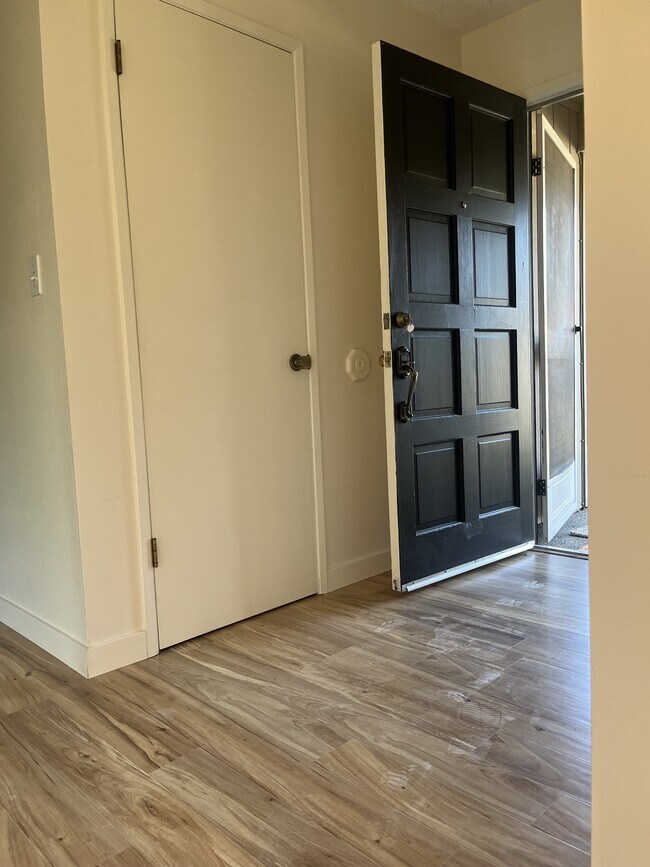 Building Photo - 800 Andrew Dr