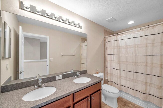 Building Photo - 11144 Oyster Bay Cir