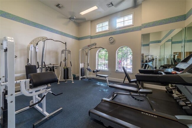 Building Photo - 501 Knights Run Ave