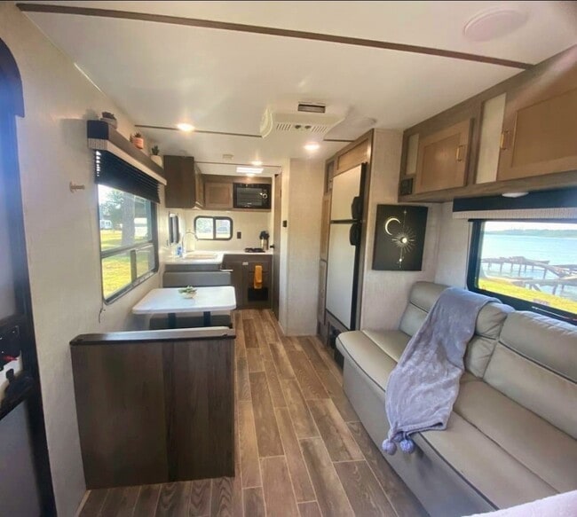 Building Photo - 1322 Clear Lake Rd