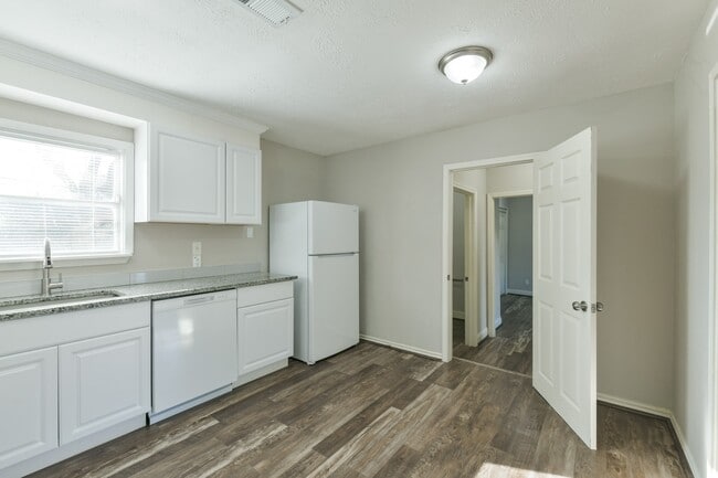 Building Photo - 1206 Houston Ave