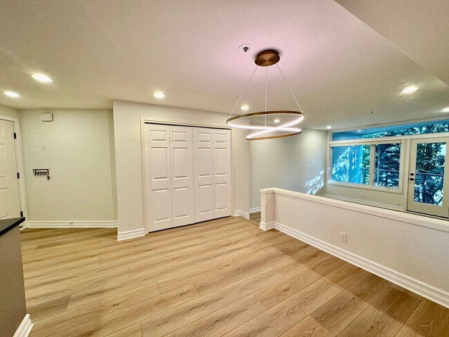 Building Photo - 9039 NE Juanita Dr