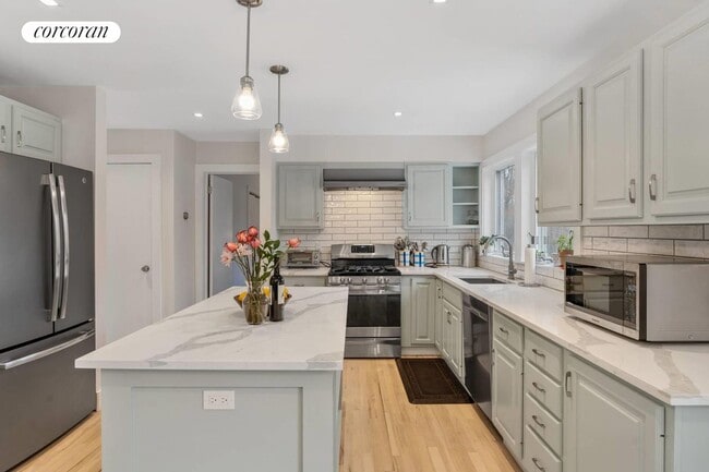 Building Photo - 26 Whalers Dr