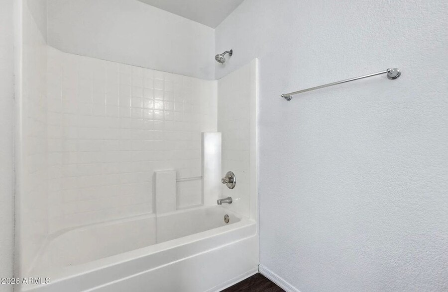 Building Photo - 211 E Valley View Dr