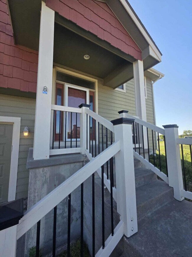 Building Photo - Spacious Home for Rent!