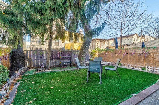 Building Photo - 396 Union St