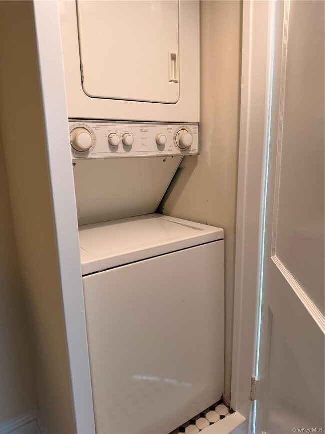 Building Photo - 6 Quelch Ave