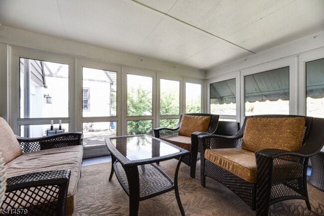 Building Photo - 869 Ridgewood Rd