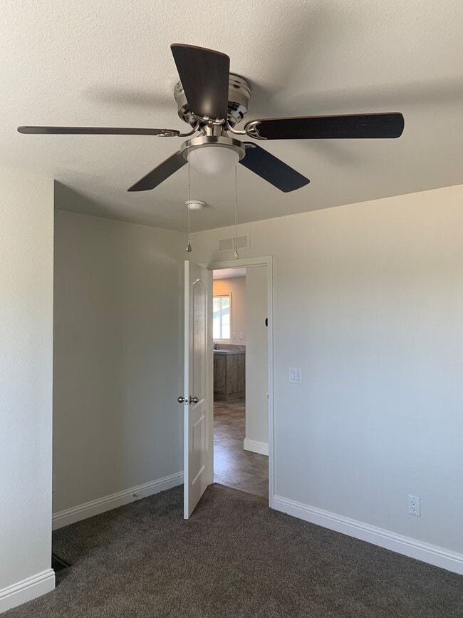 Building Photo - Paradise 3 bedrooms 2 bathrooms South Libb...