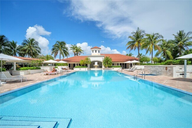 Building Photo - 19900 E Country Club Dr