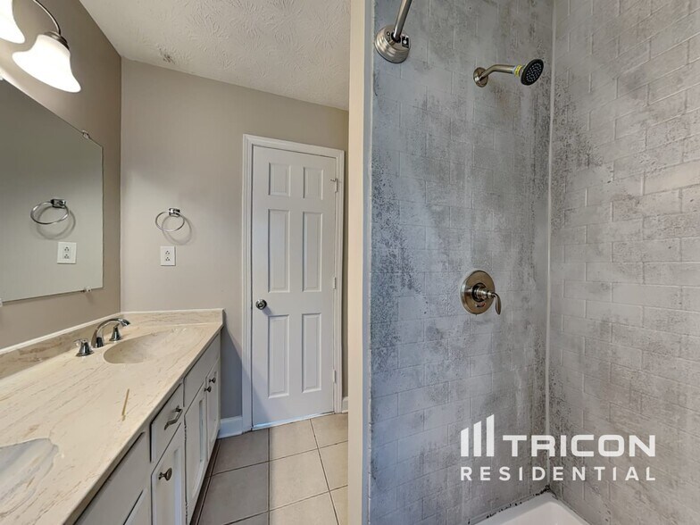 Building Photo - 4047 Linda Ln SW