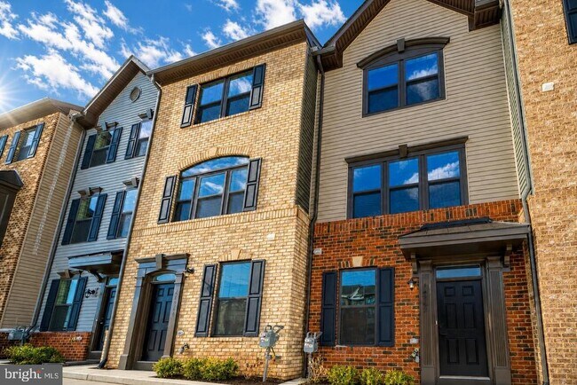 Building Photo - 14064 Sunrise Valley Dr