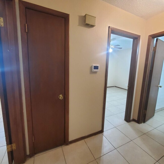 Building Photo - 2429 N Market Ave