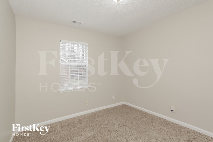 Building Photo - 6202 Suntrace Way