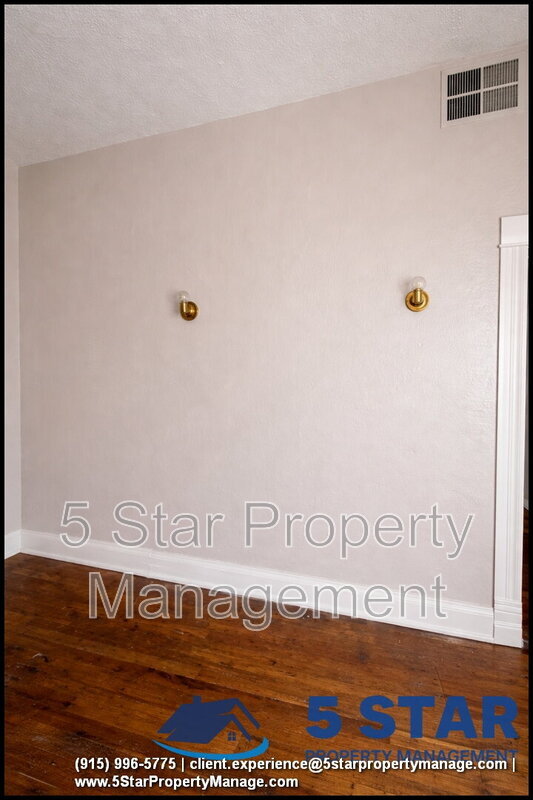 Building Photo - 1114 El Paso St