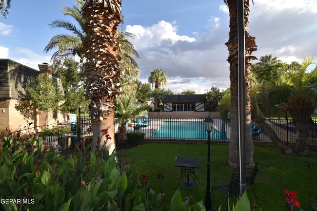 Building Photo - 350 Thunderbird Dr