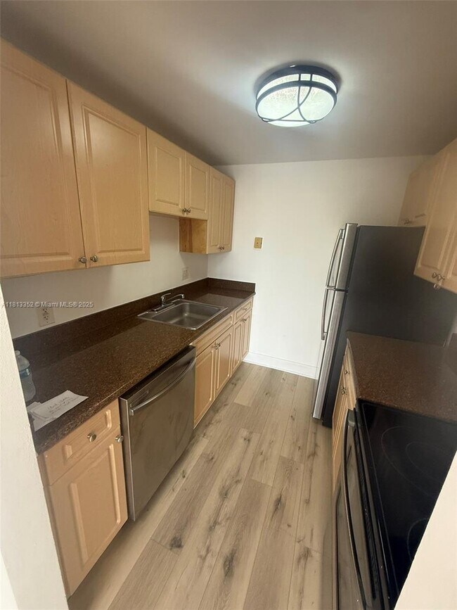 Building Photo - 2020 NE 135th St