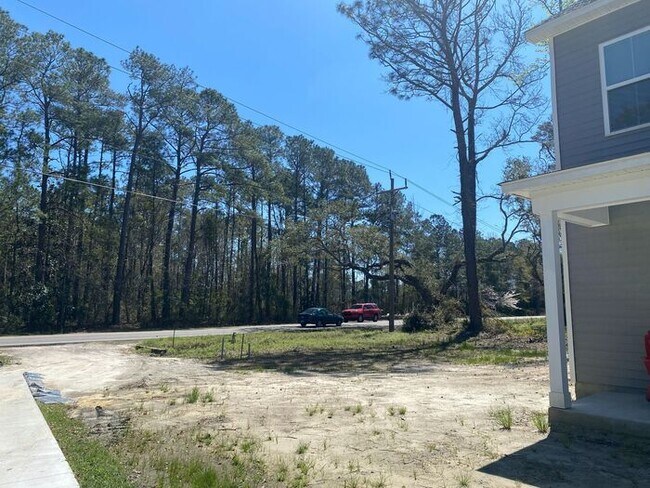 Building Photo - COMING SOON! 4 Bedroom Home. Poplar Masonboro Loop Location, Top schools! Garage