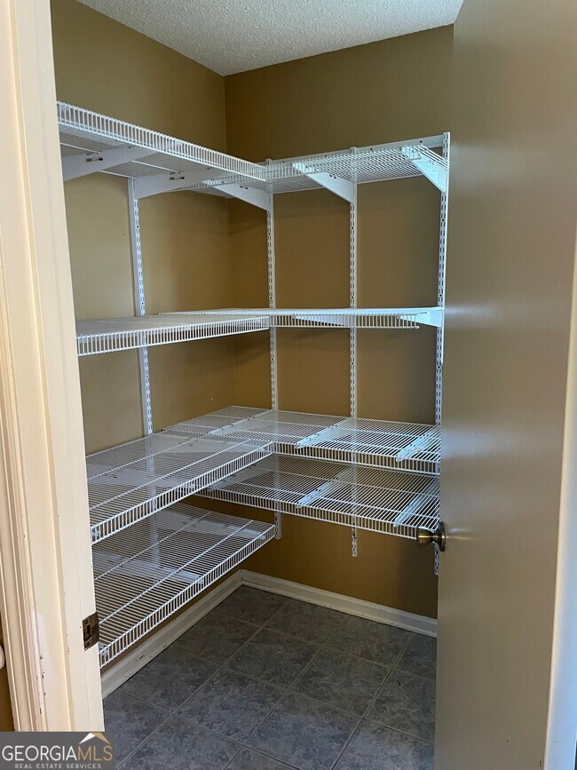 Building Photo - 108 Acorn Ct